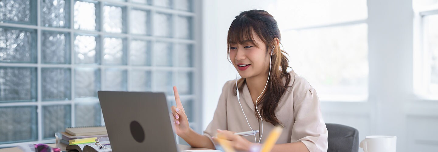 Woman online speaking